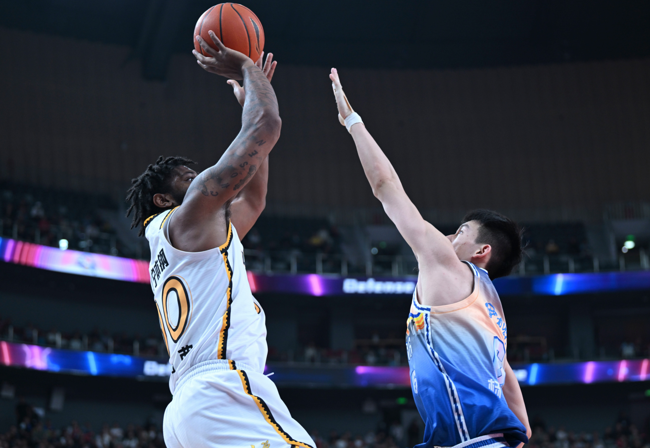 包含赛地聚焦——NBA总决赛窗口期热度飙升;山东男篮回应争议;管理层满意;高层口径保持一致的词条 包含赛地聚焦——NBA总决赛窗口期热度飙升;山东男篮回应争议;管理层满意;高层口径保持一致的词条