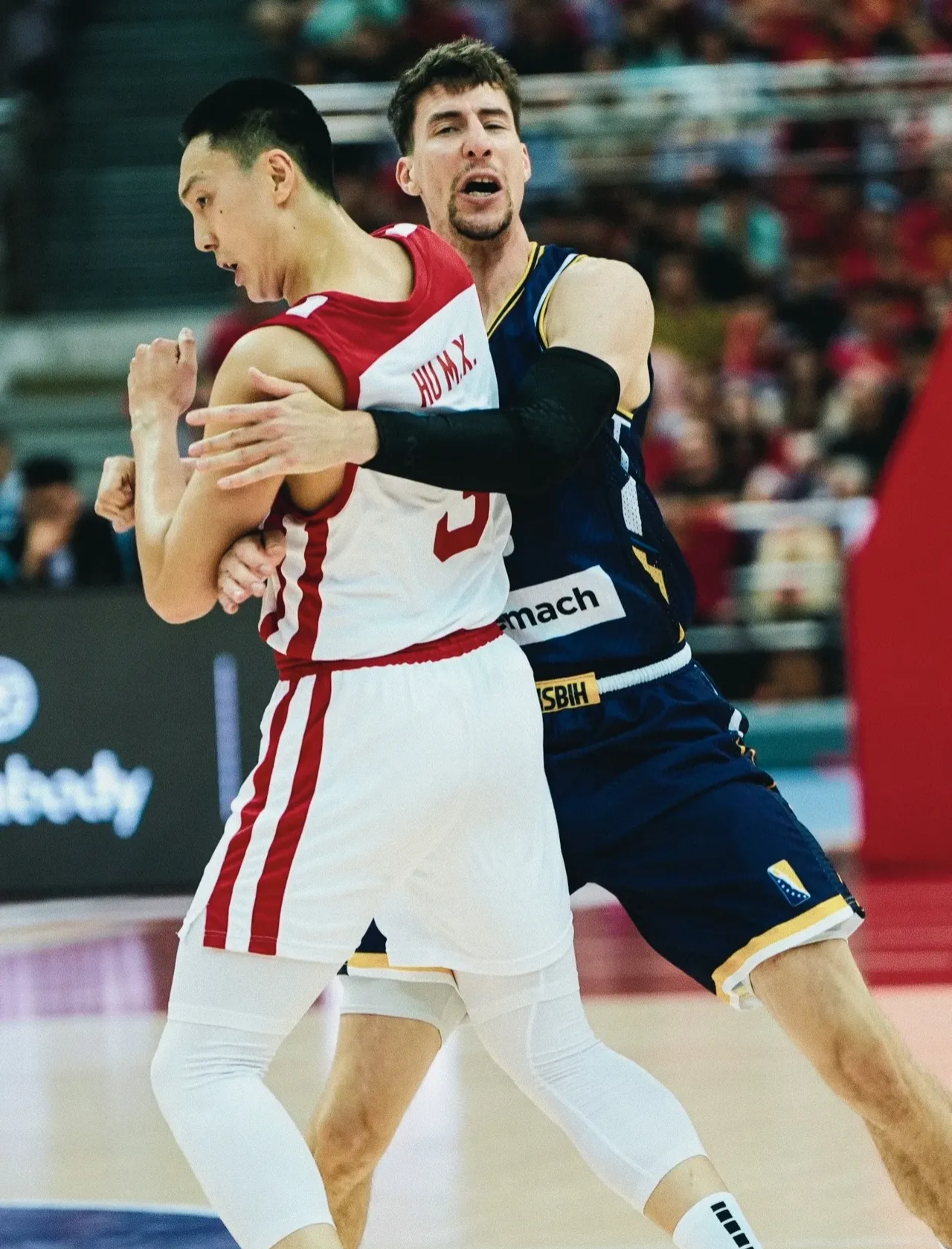 包含赛地聚焦——NBA总决赛窗口期热度飙升;山东男篮回应争议;管理层满意;高层口径保持一致的词条 包含赛地聚焦——NBA总决赛窗口期热度飙升;山东男篮回应争议;管理层满意;高层口径保持一致的词条