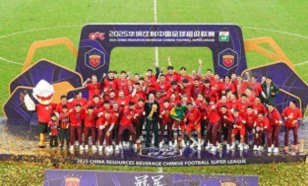 包含今晨体能课后，利物浦远射贴柱备战中超，态度坚定，临场指挥获称赞的词条